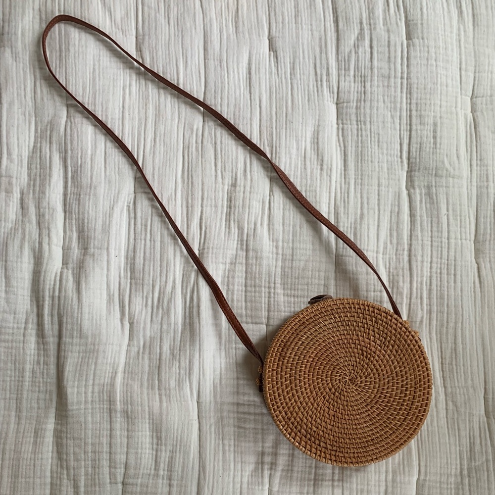 Round Rattan crossbody bag with faux leather strap
